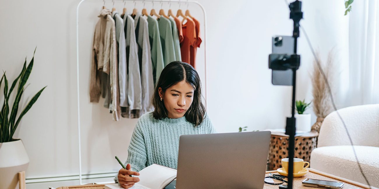 pexels-liza-summer-6347919-emprendimiento Alquilar un trastero para tu negocio online